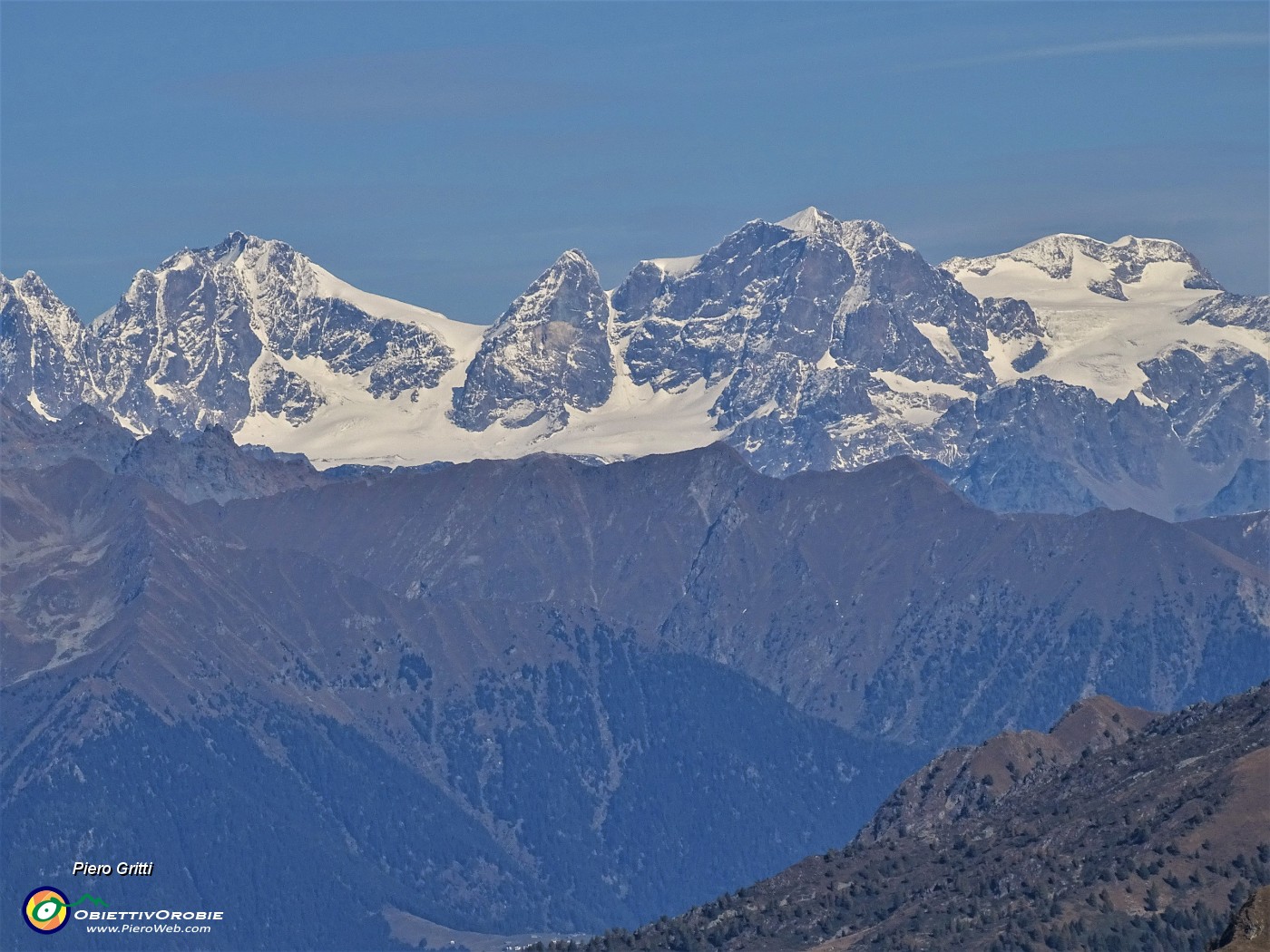 61 Zoom verso le Alpi Retiche col gruppo del Bernina.JPG